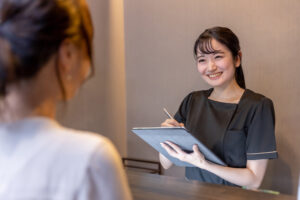 クリニック、で働く先輩スタッフの声